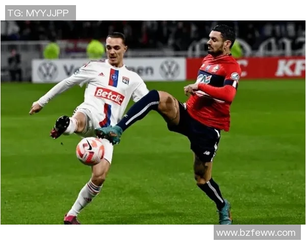 亨克与贝西克塔展开激烈对决谁能在这场比赛中笑到最后