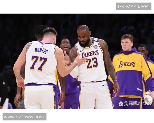 湖人队与雷霆队青少年篮球赛精彩对决引发热议