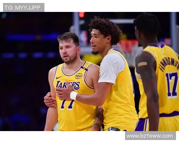 湖人对阵火箭精彩回顾图文并茂展现赛场激烈瞬间与球员风采