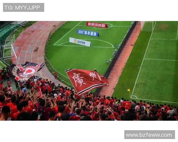 广州足球队状态引发热议球迷对未来表现充满期待与担忧